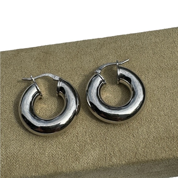 Chunky small hoops - Picture 2 of 8